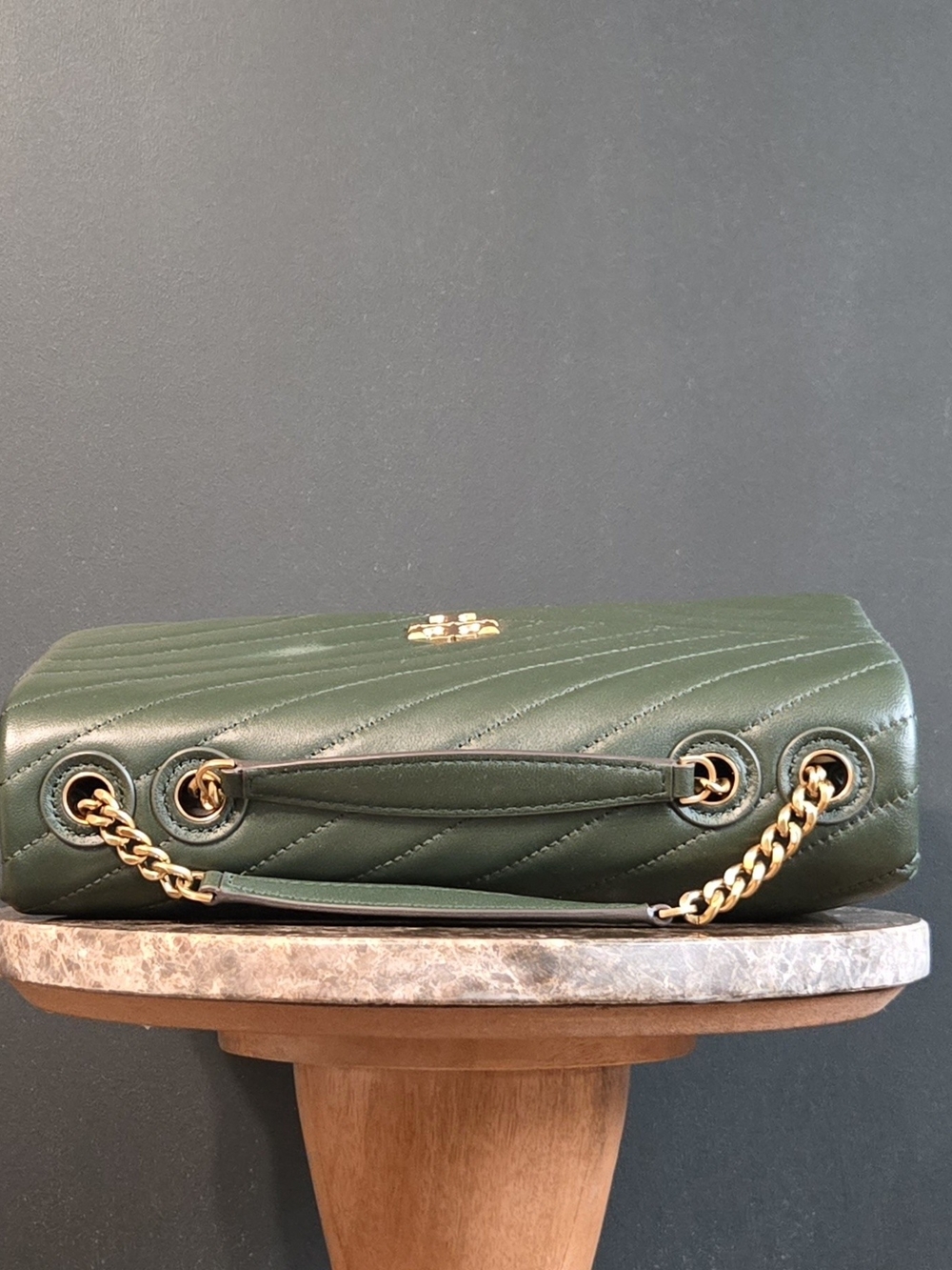 tory burch | kira chevron shoulder bag | lambskin | quilted | green | gold - Picture 4 of 12
